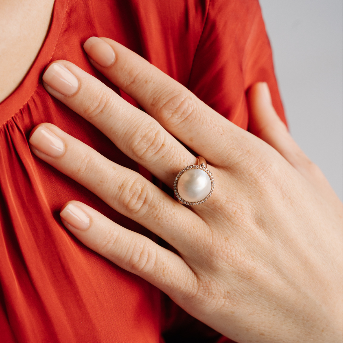 This gorgeous Save the Children Halo Pearl Ring features a Cygnet Bay (WA) grown 15mm A grade Australian South Sea Mabe pearl complemented by a halo of 38 white diamonds, set in gold.