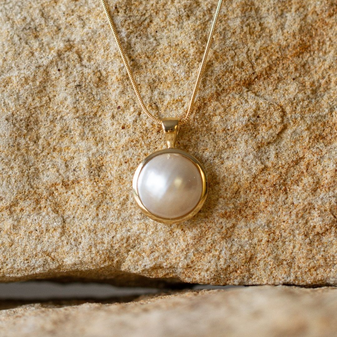 This gorgeous Save the Children Pearl Pendant features a Cygnet Bay (WA) grown Australian South Sea Mabe pearl set in gold.