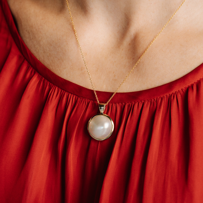 This gorgeous Save the Children Pearl Pendant features a Cygnet Bay (WA) grown 15mm A grade Australian South Sea Mabe pearl set in gold.