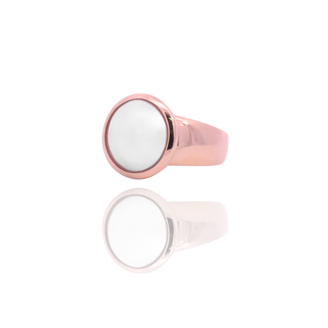 This gorgeous Save the Children Pearl Ring features a Cygnet Bay (WA) grown Australian South Sea Mabe pearl set in rose gold.