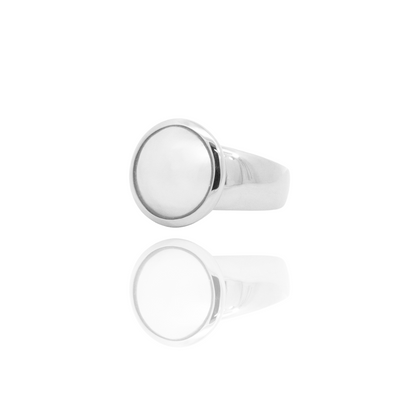 This gorgeous Save the Children Pearl Ring features a Cygnet Bay (WA) grown Australian South Sea Mabe pearl set in white gold.