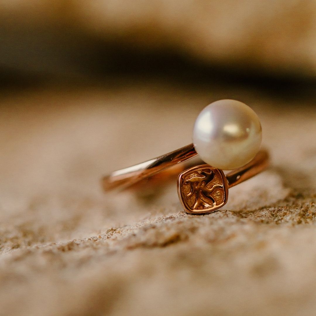 An elegant Seagrass Pearl Ring featuring a Broken Bay (NSW) grown Australian Akoya pearl set in gold.