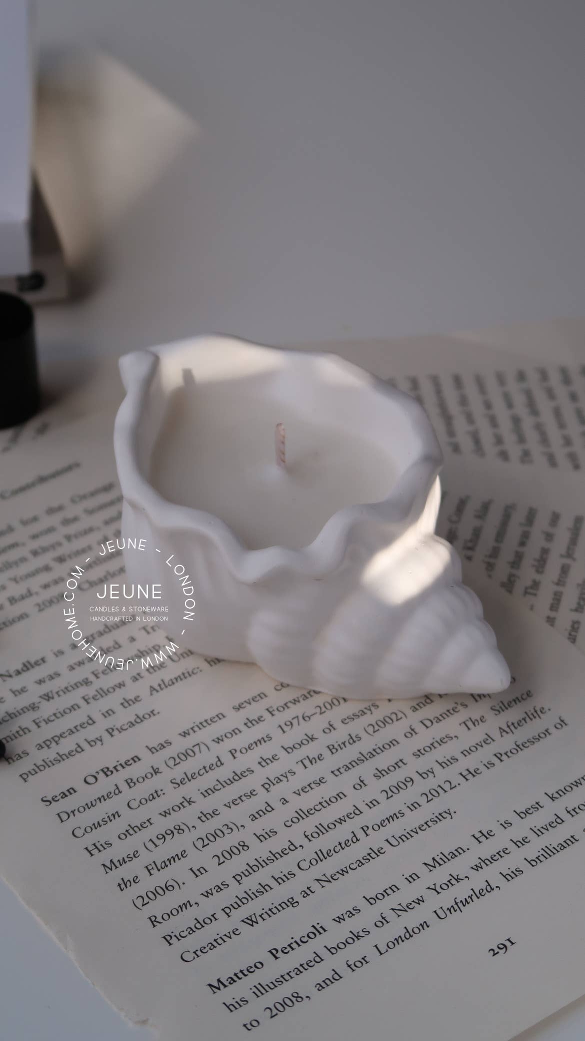 Dive into the serene beauty of our handcrafted Clam Shell Candle – a true testament to artistry and eco-conscious luxury. Carefully crafted from water-based eco resin, each jar encapsulates the essence of coastal elegance, making it an exquisite addition to your home or a thoughtful gift for someone special. Each jar is individually hand poured, in a off white colour with a subtle gloss.  

