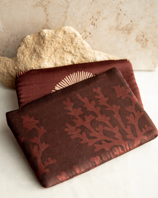 Each Silk Wallet is 100% silk, and draws inspiration from the stunning beauty of tropical nature - from the graceful charm of flowers, to lush palm trees, and even the vibrant hues of the Kimberley.