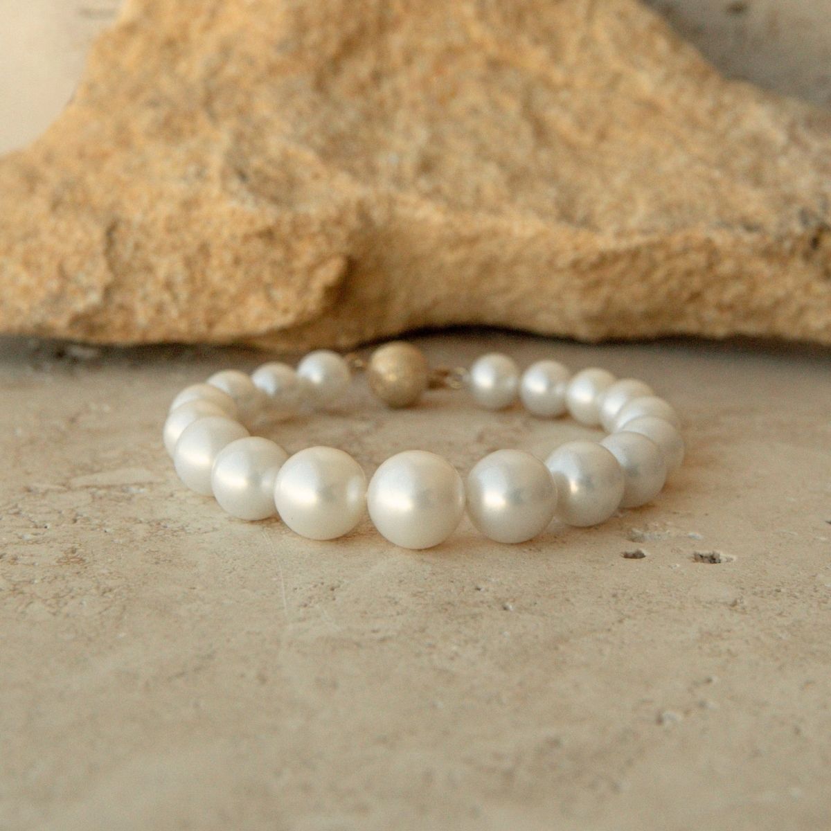 Strand Bracelet Australian South Sea Cygnet Bay 8-13mm Round/Near Round A3/B2 White 18pc 21cm 9ct Yellow Gold Ball Clasp