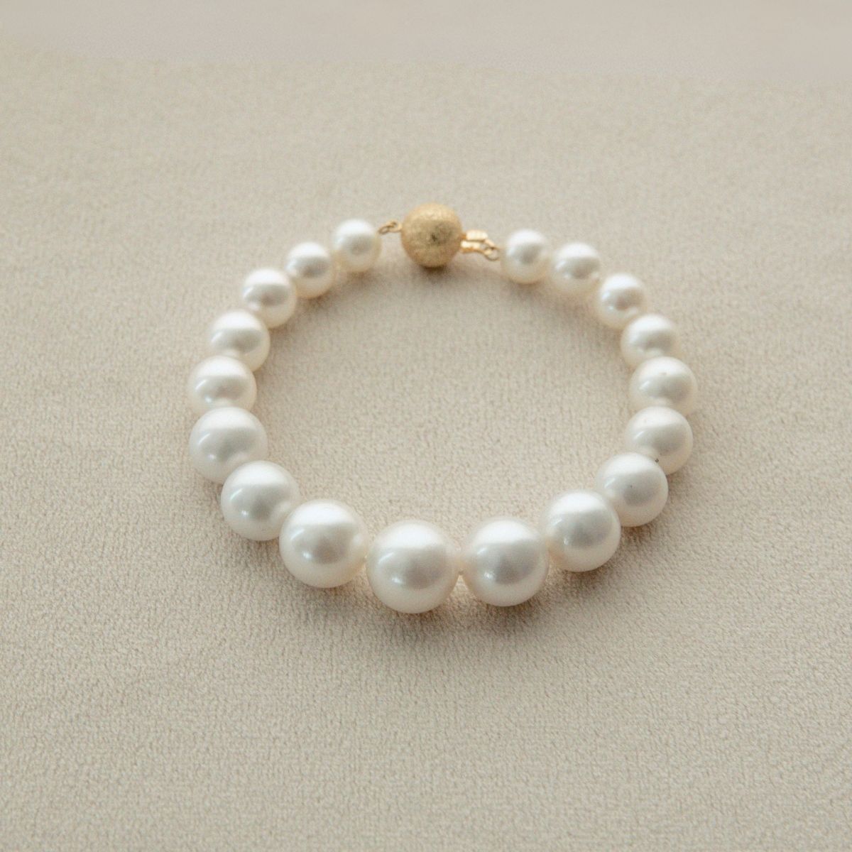 Strand Bracelet Australian South Sea Cygnet Bay 8-13mm Round/Near Round A3/B2 White 18pc 21cm 9ct Yellow Gold Ball Clasp