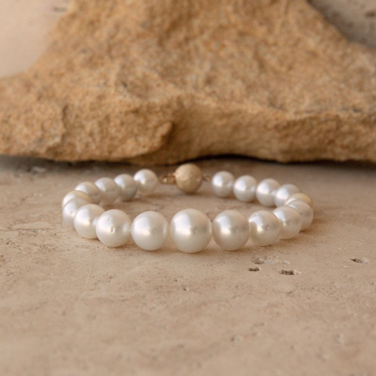 Strand Bracelet Australian South Sea Cygnet Bay Circle 10mm A3+/B2 White Silver 16pc 19.5cm 9ct White Gold Ball Clasp