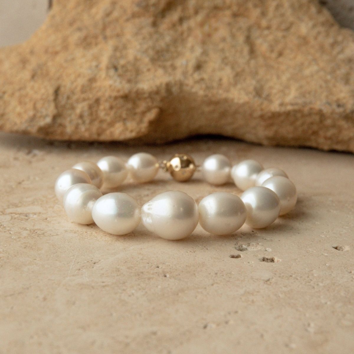 Strand Bracelet Australian South Sea Cygnet Bay Mix Shape 10-15mm B1+/B2 White 13pc 20.5cm 9ct Yellow Gold Ball Clasp