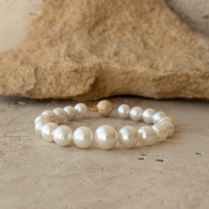 Strand Bracelet Australian South Sea Cygnet Bay Round/Near Round 8.5-13mm A3/B2 White Cream 19pc 21.5cm 9ct Yellow Gold Ball Clasp