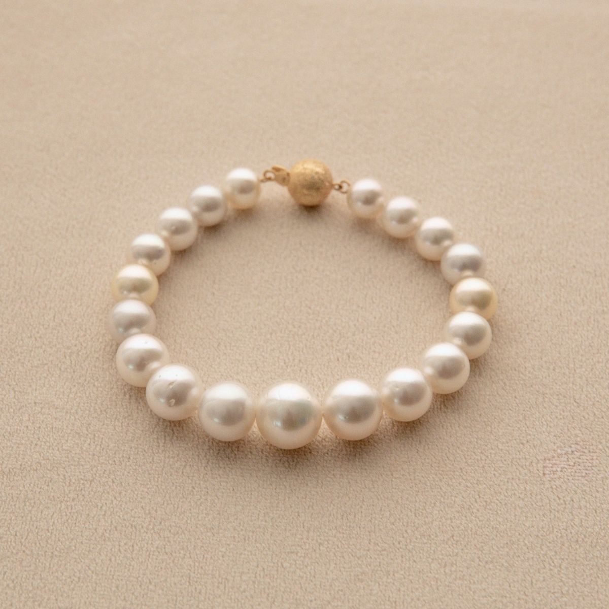 Strand Bracelet Australian South Sea Cygnet Bay Round/Near Round 8.5-13mm A3/B2 White Cream 19pc 21.5cm 9ct Yellow Gold Ball Clasp