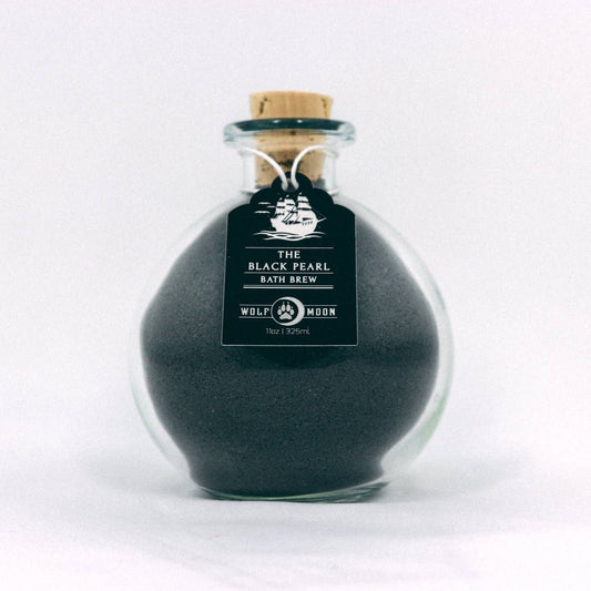 Ahoy, me hearties! Climb aboard the spookiest ship the seven seas have ever seen. Turn your water pitch black and fill the air with a haunting bouquet of jasmine and ylang-ylang with this Bath Brew.

