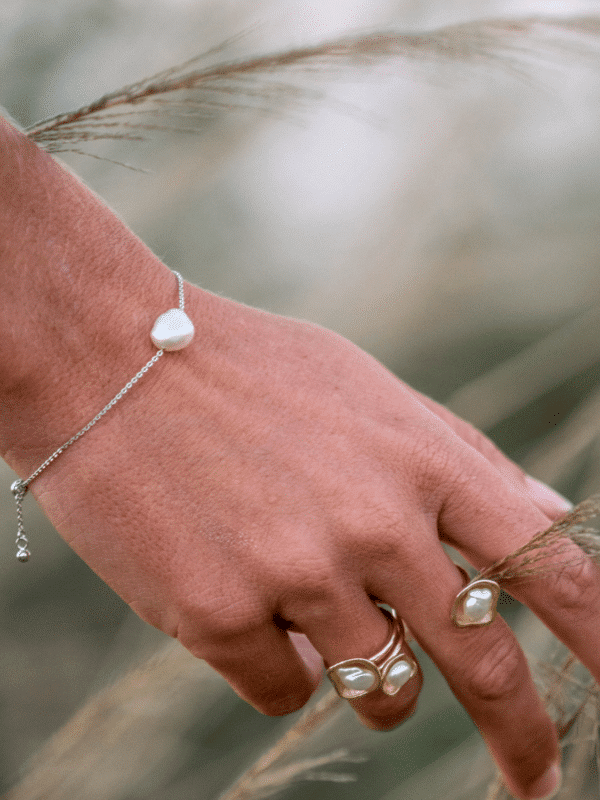 Savanna Keshi Bracelet worn by Model