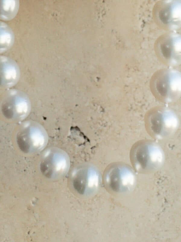 Pearl Button Strand Bracelet 11-12mm