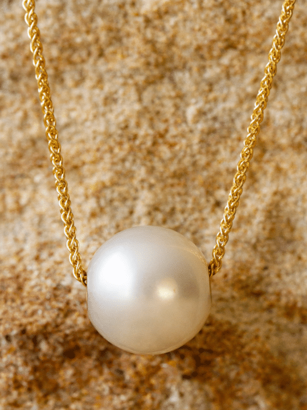 Yellow Gold Drifting Necklace with South Sea Pearl